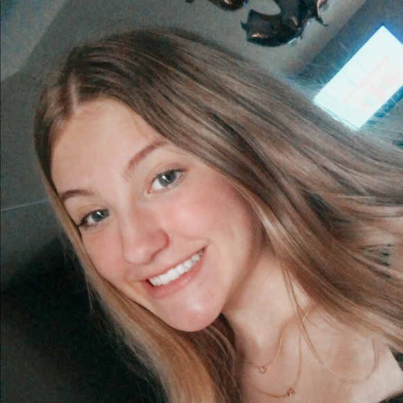 Meet your Posher, Claire - Picture 1 of 1